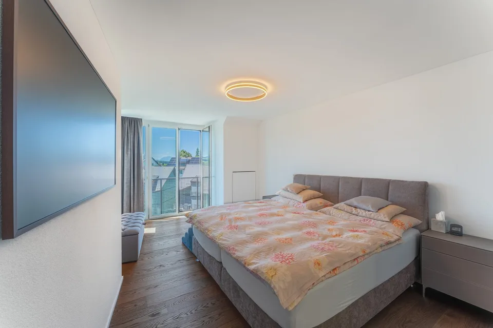 Familienfreundliche 5½ Zimmer-Minergie-Maisonette mit 2 Garagenplätzen im exklusiven Ausbaustandard – Foto 12 von 26