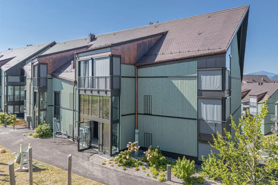 Familienfreundliche 5½ Zimmer-Minergie-Maisonette mit 2 Garagenplätzen im exklusiven Ausbaustandard – Foto 20 von 26