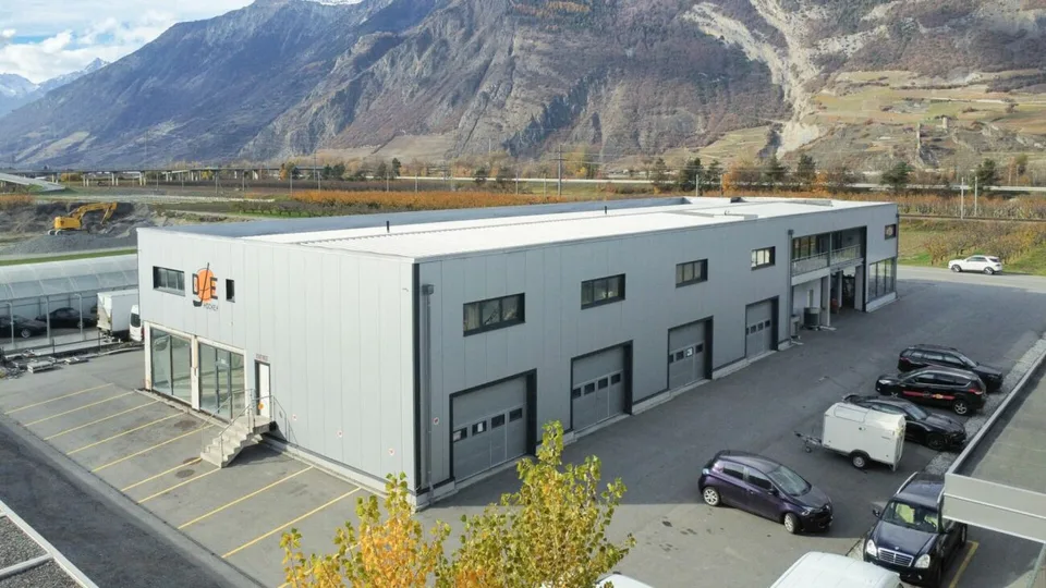 Superbes bureaux / locaux commerciaux NEUF à vendre à Saxon - Limite Riddes