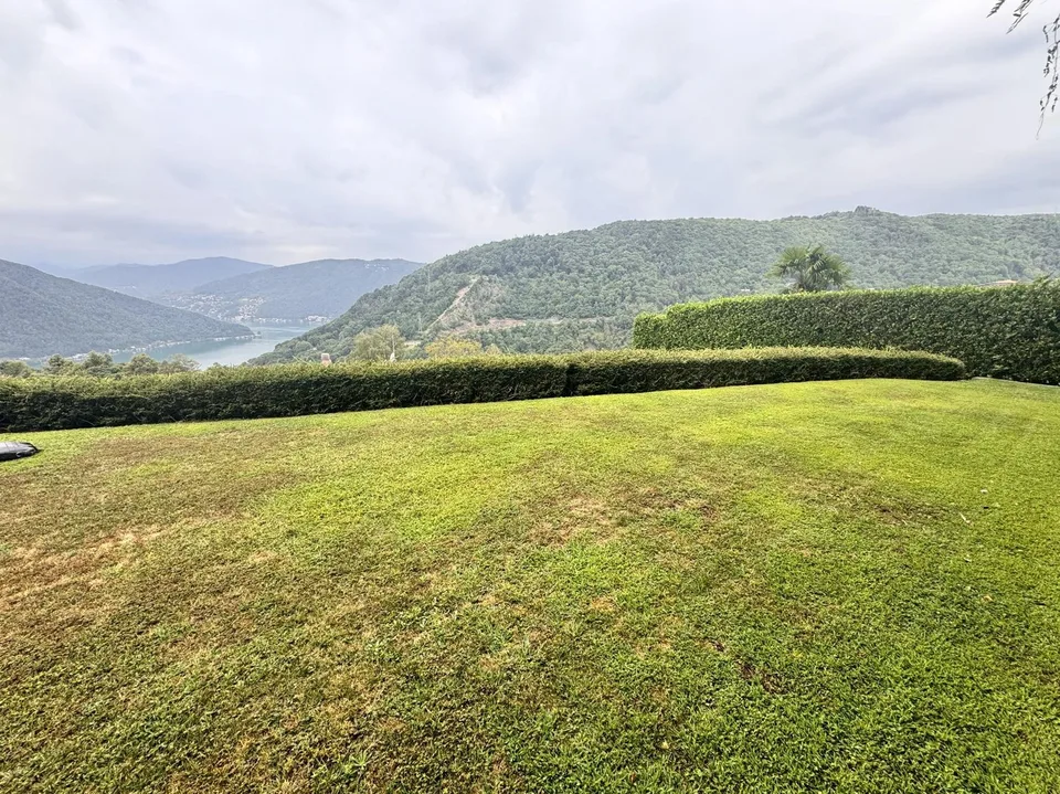 GRANDE TERRENO EDIFICABILE DI 530 MQ CON VISTA LAGO A ROVIO