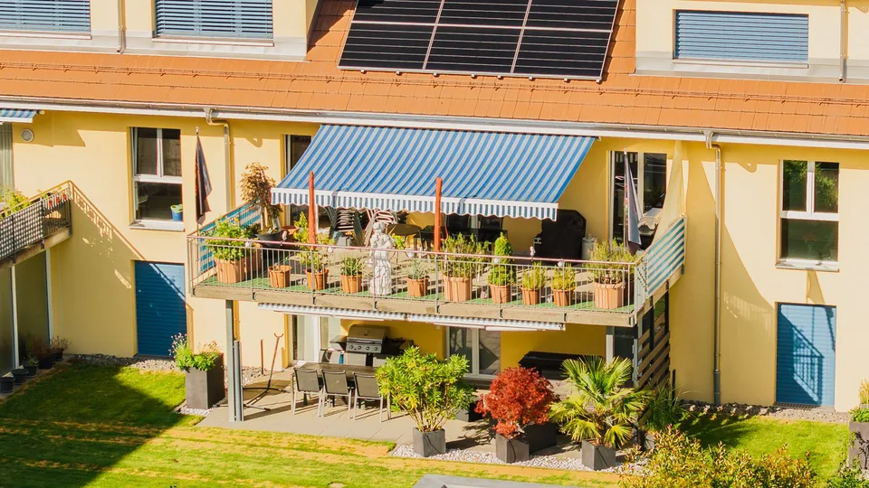 Charmant appartement 3.5 pièces avec balcon et vue imprenable à Lostorf