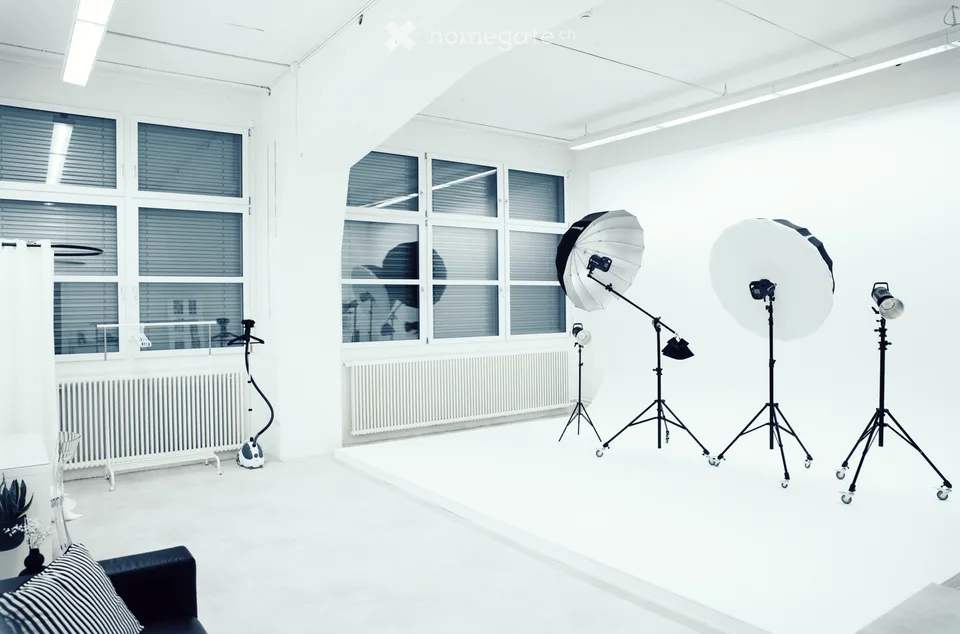 Ready-to-use daylight photo studio with cyclorama