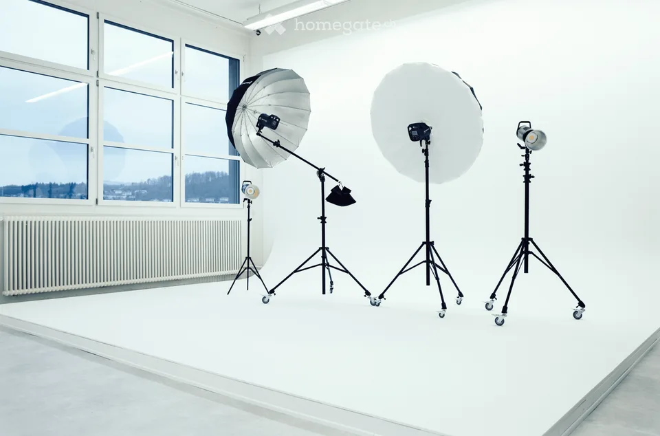 Ready-to-use daylight photo studio with cyclorama