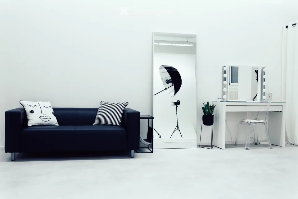 Ready-to-use daylight photo studio with cyclorama