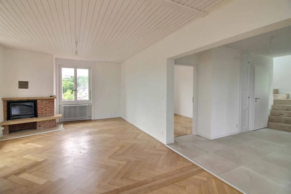 Prächtige Dachgeschoßwohnung, komplett renoviert mit atemberaubendem Blick auf den See – Foto 7 von 14