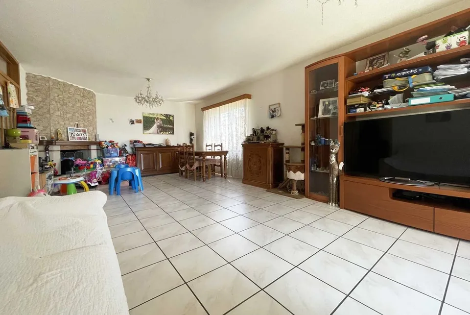 Traumhafte Einfamilienhaus-Villa 4.5 Zimmer mit Garten in Stabio