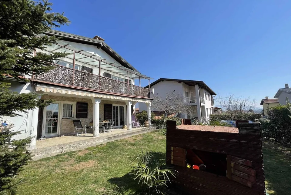 STUPENDA VILLA UNIFAMILIARE 4.5 LOCALI CON GIARDINO A STABIO