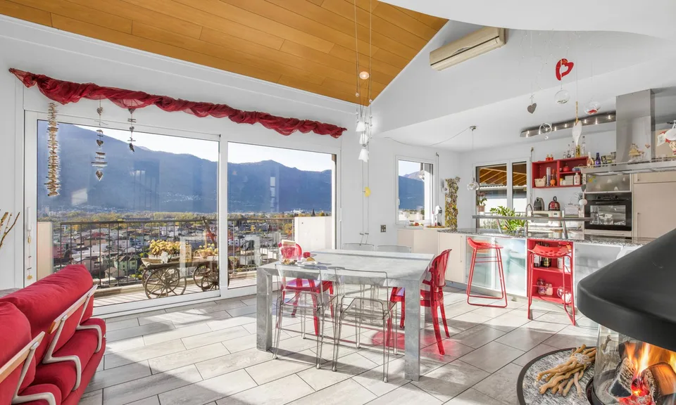 MERAVIGLIOSA VILLA 6.5 LOCALI CON VISTA APERTA A BELLINZONA