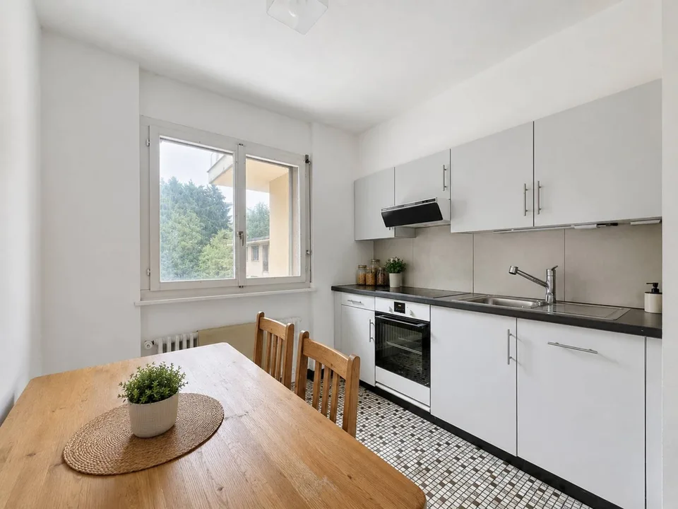 All'ultimo piano, appartamento di 3,5 locali con vista lago