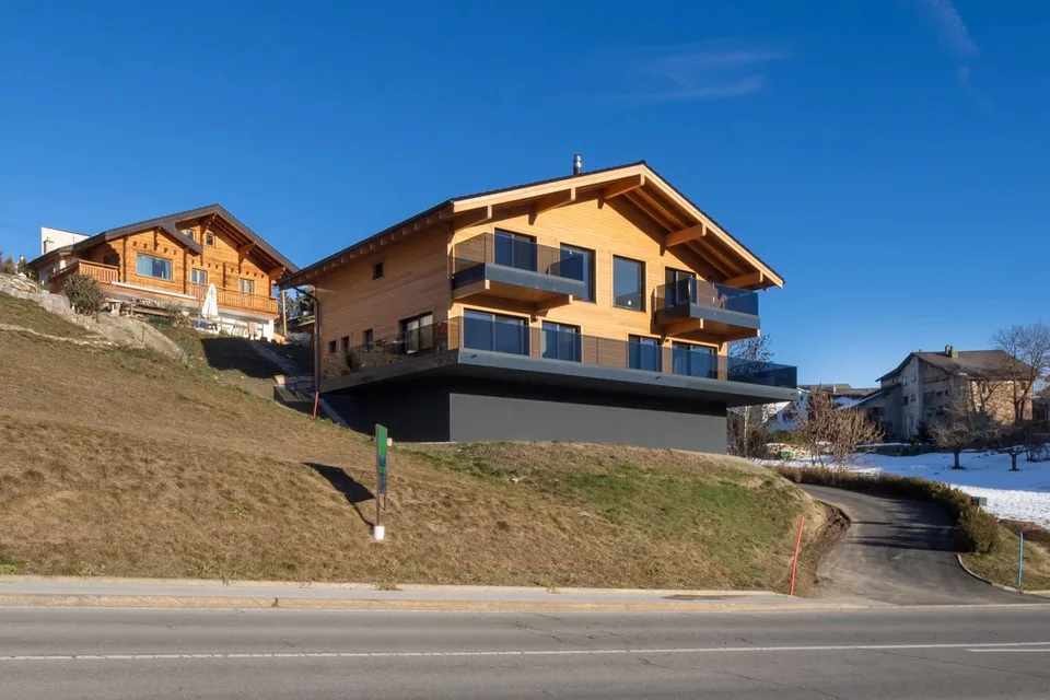 Chalet moderne de 6.5 pièces avec ascenseur, vue panoramique et finitions haut de gamme à  Lens / Crans-Montana