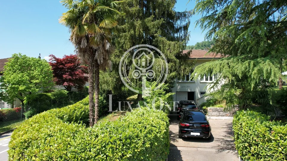 Affascinante casa unifamiliare con piscina e ampio terreno