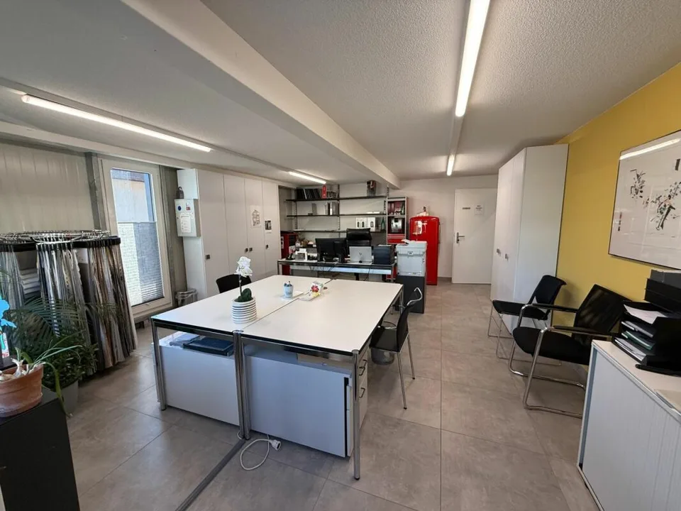 Gewerbeliegenschaft mit Büros und Lagerhalle – Foto 13 von 18