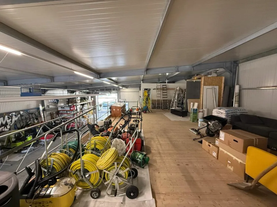Gewerbeliegenschaft mit Büros und Lagerhalle – Foto 16 von 18