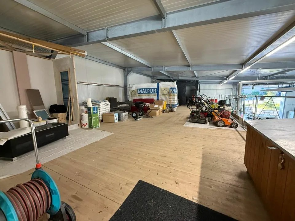 Gewerbeliegenschaft mit Büros und Lagerhalle – Foto 18 von 18