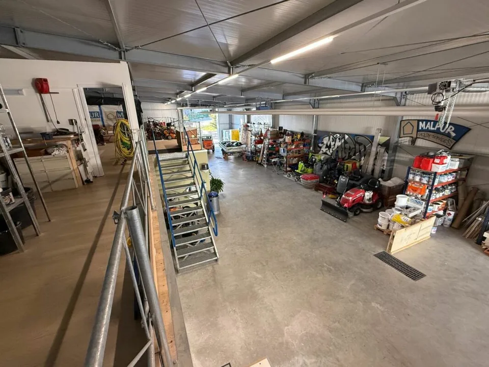 Gewerbeliegenschaft mit Büros und Lagerhalle – Foto 15 von 18