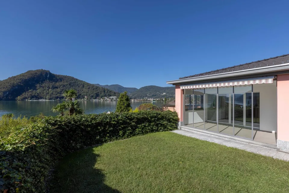 AMPIA VILLA 5.5 CON GIARDINO E VISTA LAGO IN COLLINA D'ORO