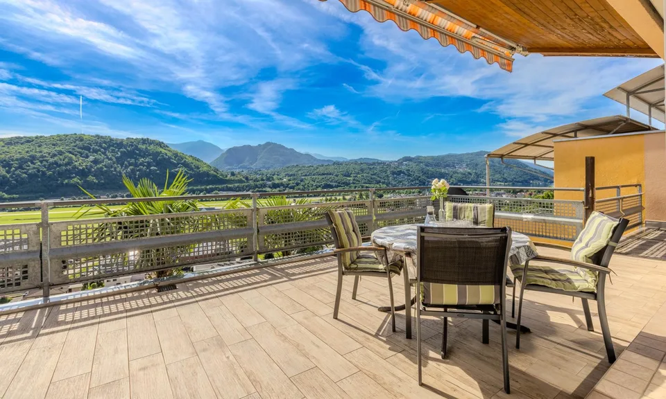 AMPIA VILLA 4.5 LOCALI CON TERRAZZA GIARDINO E VISTA AD AGNO
