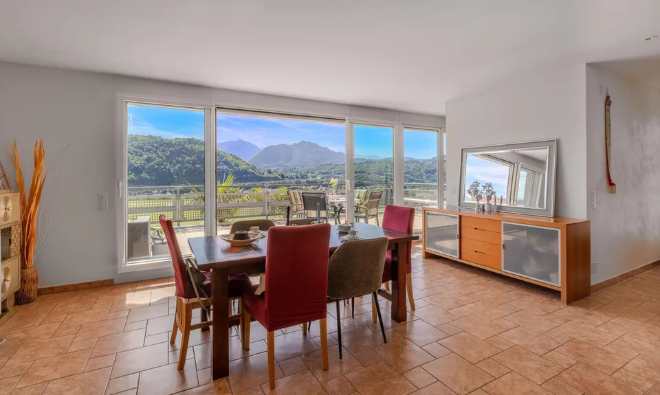 AMPIA VILLA 4.5 LOCALI CON TERRAZZA GIARDINO E VISTA AD AGNO