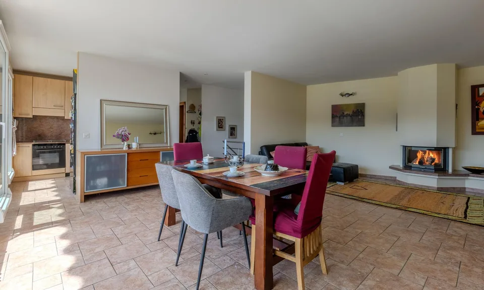 AMPIA VILLA 4.5 LOCALI CON TERRAZZA GIARDINO E VISTA AD AGNO