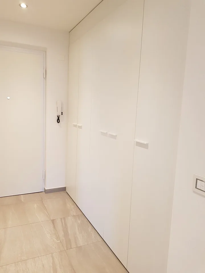 Wir bieten zum Verkauf ein elegantes und helles 3.5-Zimmer-Apartment