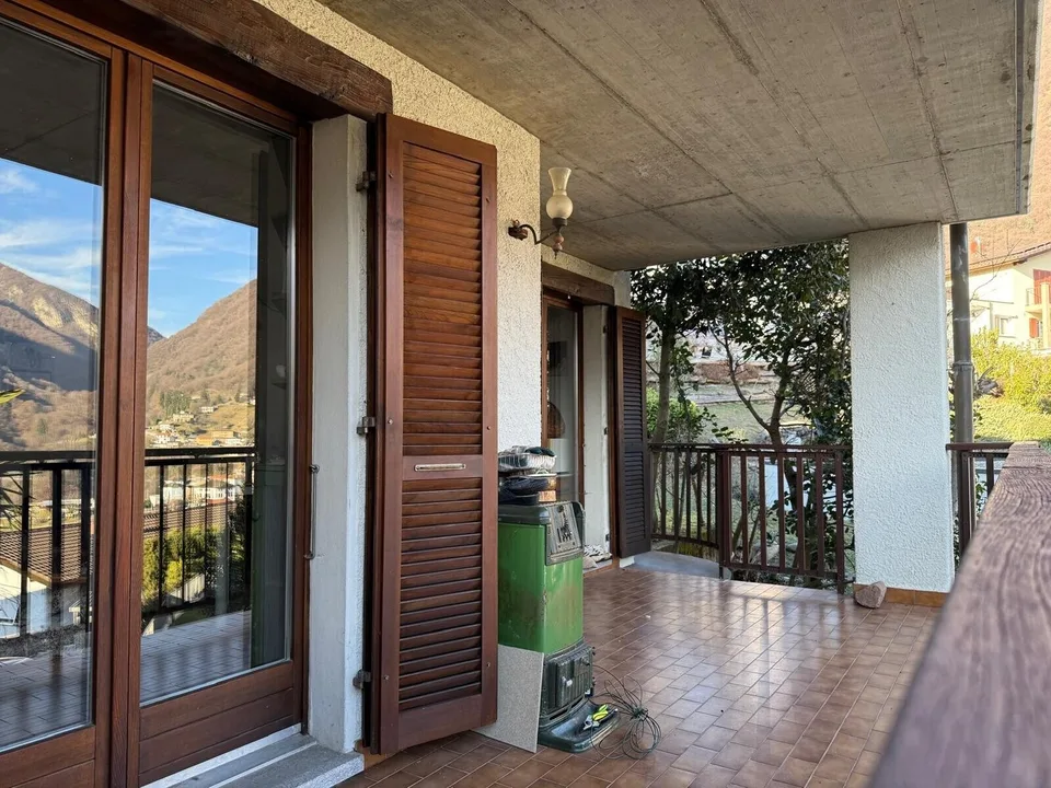 BELLA VILLETTA 4 LOCALI CON 2 TERRAZZE E GIARDINO AD AROGNO