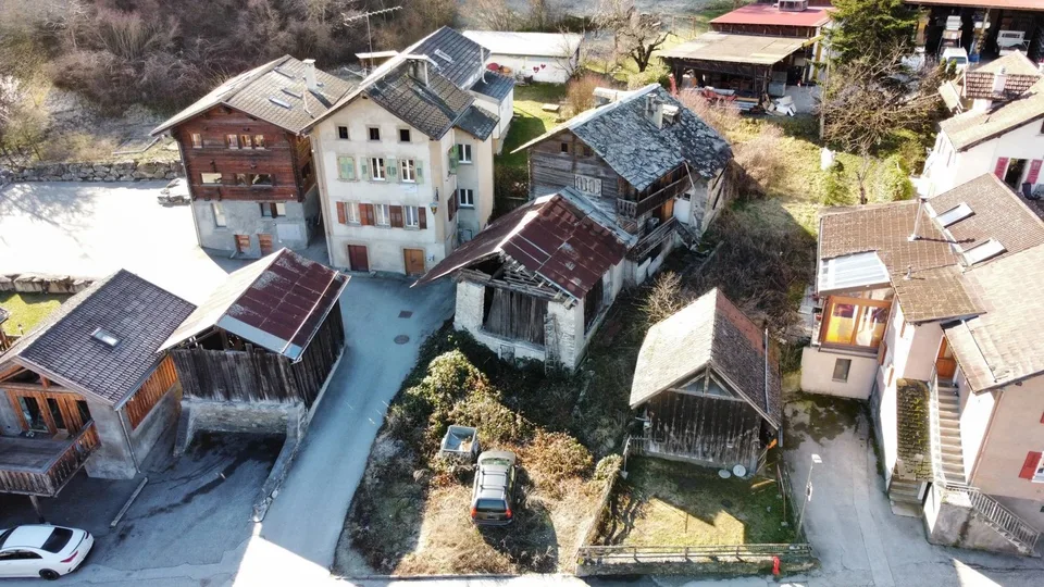 Eigentum im Dorf mit Entwicklungspotenzial!