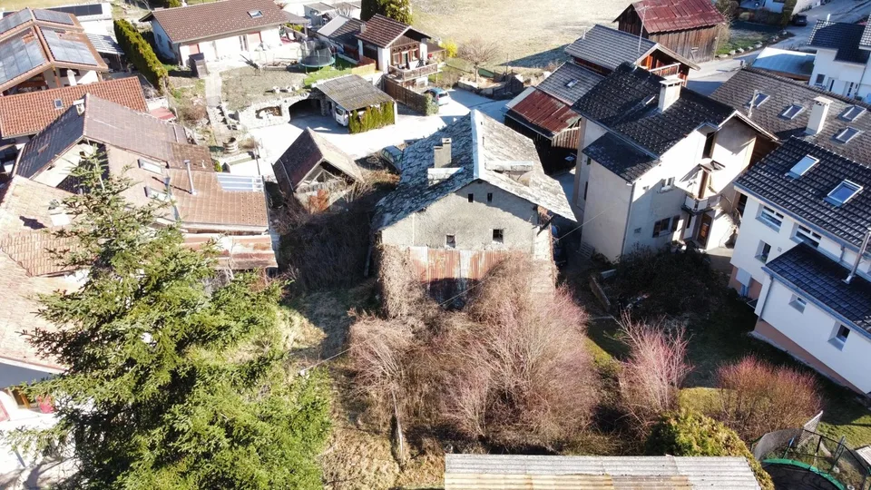 Eigentum im Dorf mit Entwicklungspotenzial!