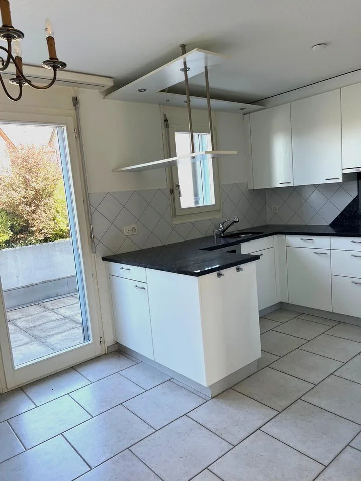 Espace pour votre sentiment de vie 6 ½ pièces maison mitoyenne au milieu à Berikon
