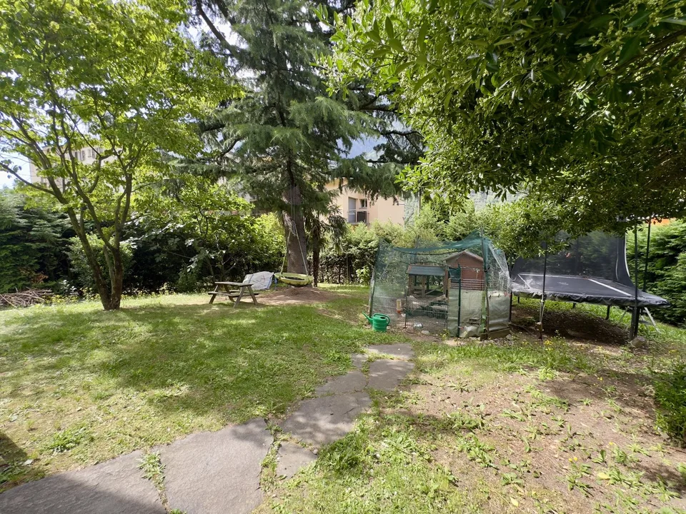MODERNA CASA 7 LOCALI CON AMPIO GIARDINO A GIORNICO