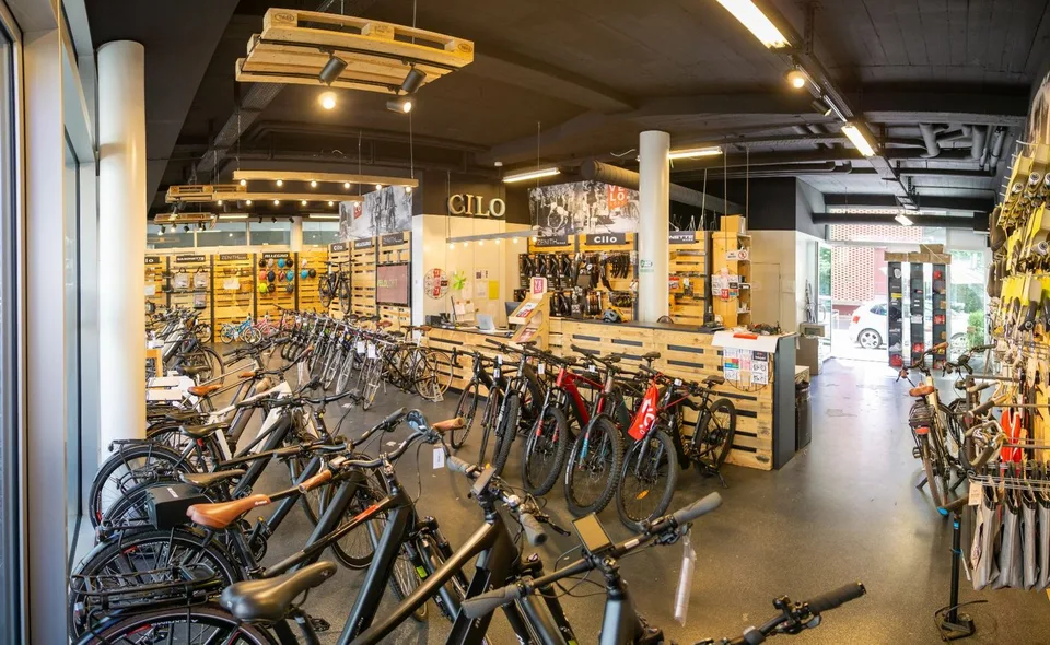 Spazio commerciale moderno con potenziale di utilizzo polivalente a Zürich-Wiedikon