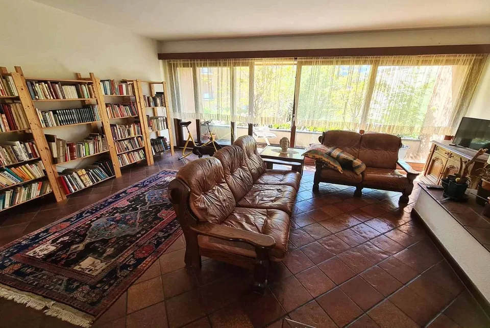 ACCOGLIENTE CASA 5.5 LOCALI IMMERSA NEL VERDE A MELANO