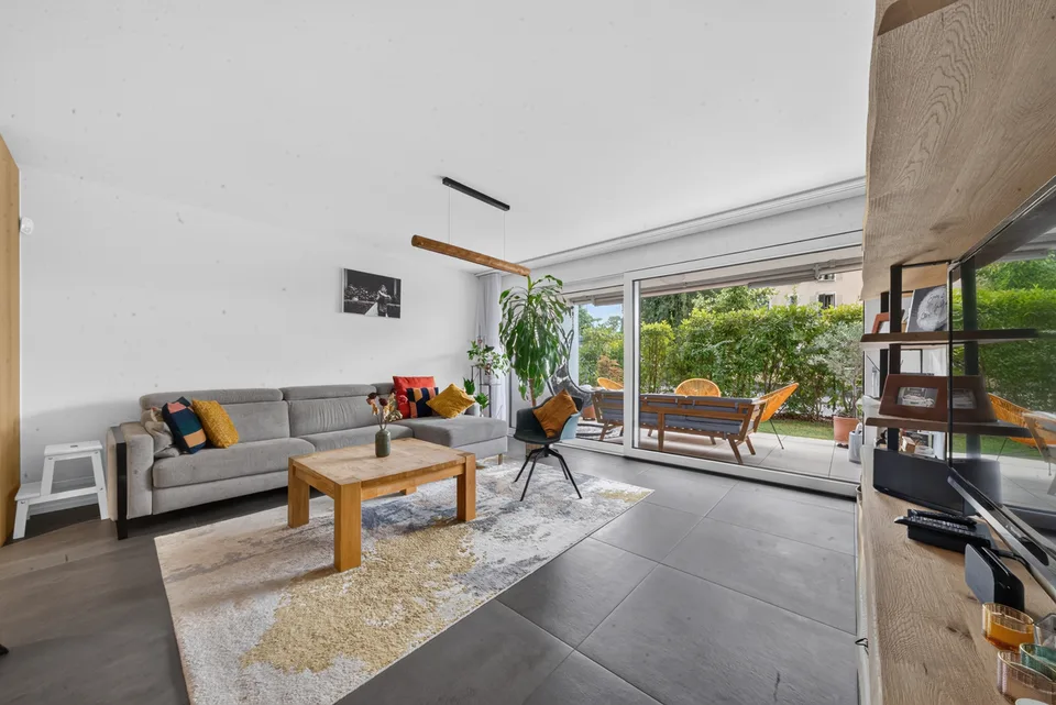 Bello appartamento di 4,5 locali con due terrazze e giardino