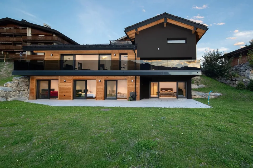 Chalet d'eccezione 5.5 locali a Crans-Montana – Vista impareggiabile e jacuzzi
