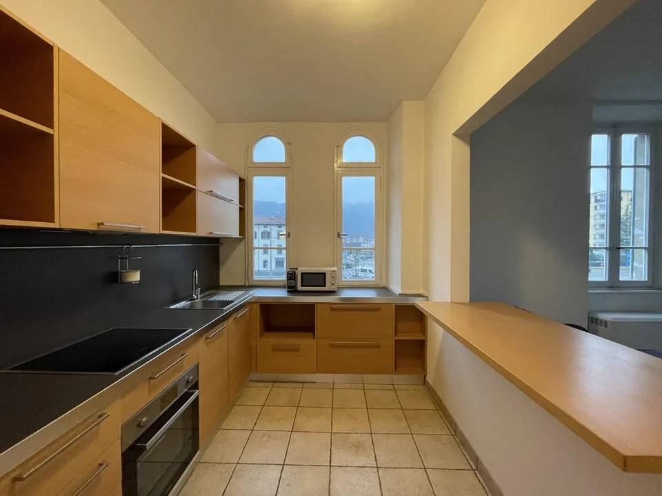 3,5 locaux rénovés dans une maison d'époque avec mansarde à Chiasso