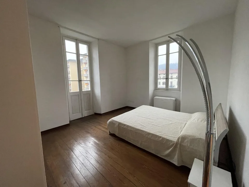 3,5 locaux rénovés dans une maison d'époque avec mansarde à Chiasso