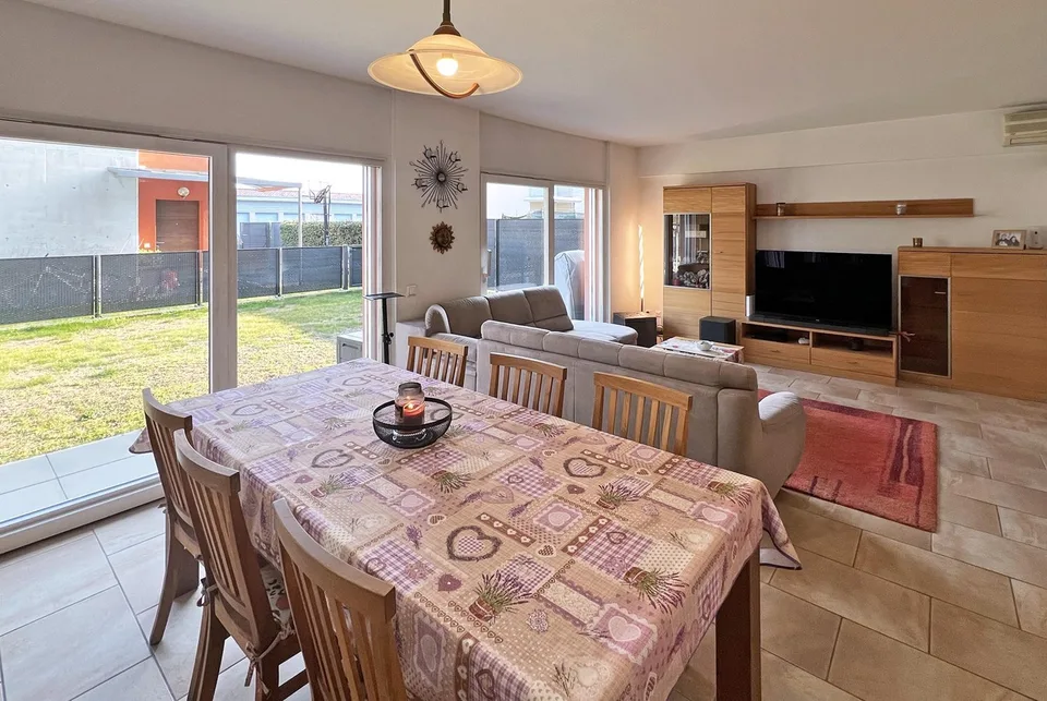 AMPIA VILLA 5.5 LOCALI CON GIARDINO PIANEGGIANTE A BESAZIO