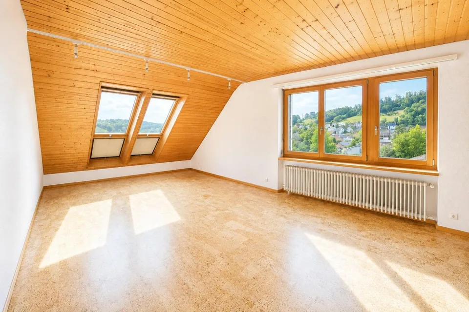 Ruhige 3-Zimmer-Dachwohnung in Hölstein – neue Küche, Parkplatz, Weitblick ins Grüne