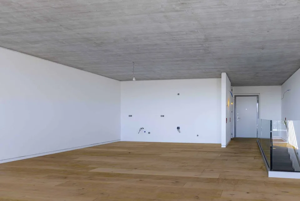 STUPENDIEMMENT 4.5 PIÈCES APPARTMENT AVEC DE GRANDES TERRASSES DANS UN ENVIRONNEMENT VERT À RANCATE
