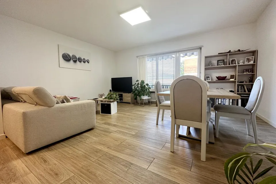GERÄUMIGE 4.5 ZIMMER WIE NEU MIT BALKON IN LUGANO BREGANZONA – Foto 11 von 12