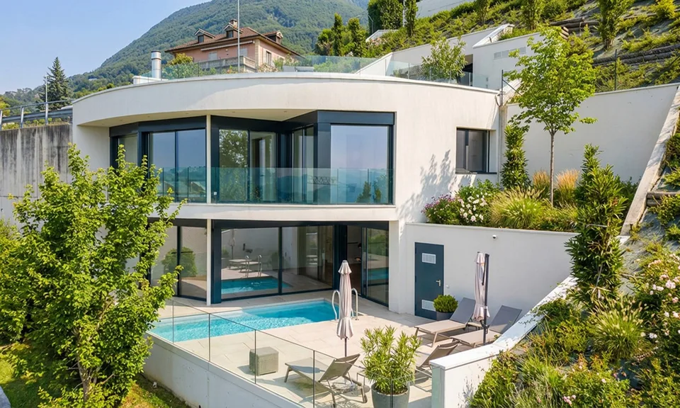 SPETTACOLARE VILLA CON PISCINA E VISTA PANORAMICA A LUGANO