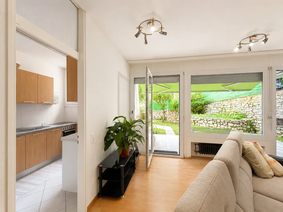 GROSSE 3.5 ZIMMER WOHNUNG MIT GROßEM PRIVATGARTEN IN LUGANO BESSO