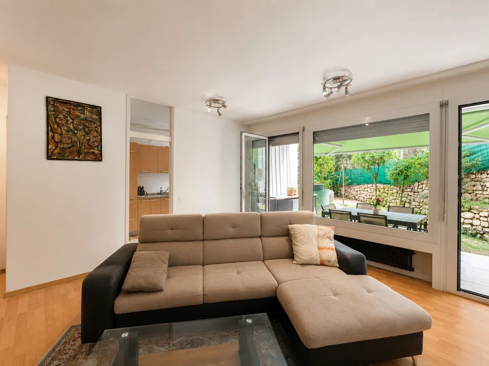 GROSSE 3.5 ZIMMER WOHNUNG MIT GROßEM PRIVATGARTEN IN LUGANO BESSO