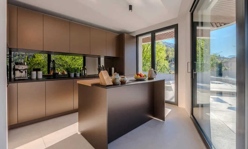 SPLENDIDA VILLA VISTA LAGO CON POSTO BARCA A BRUSINO ARSIZIO