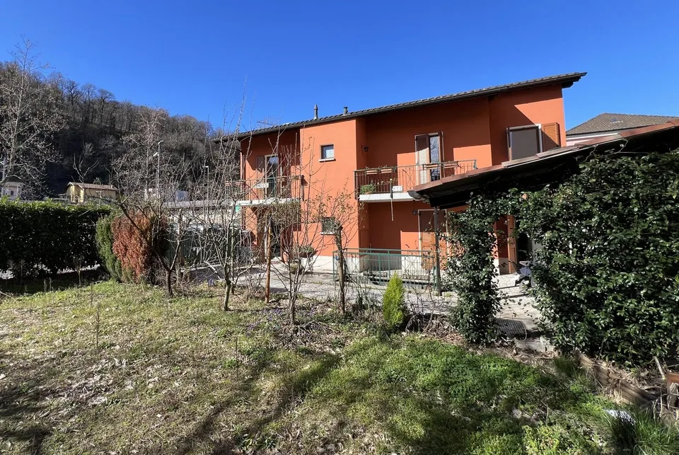 CASA UNIFAMILIARE DI 4.5 LOCALI CON GIARDINO A CHIASSO