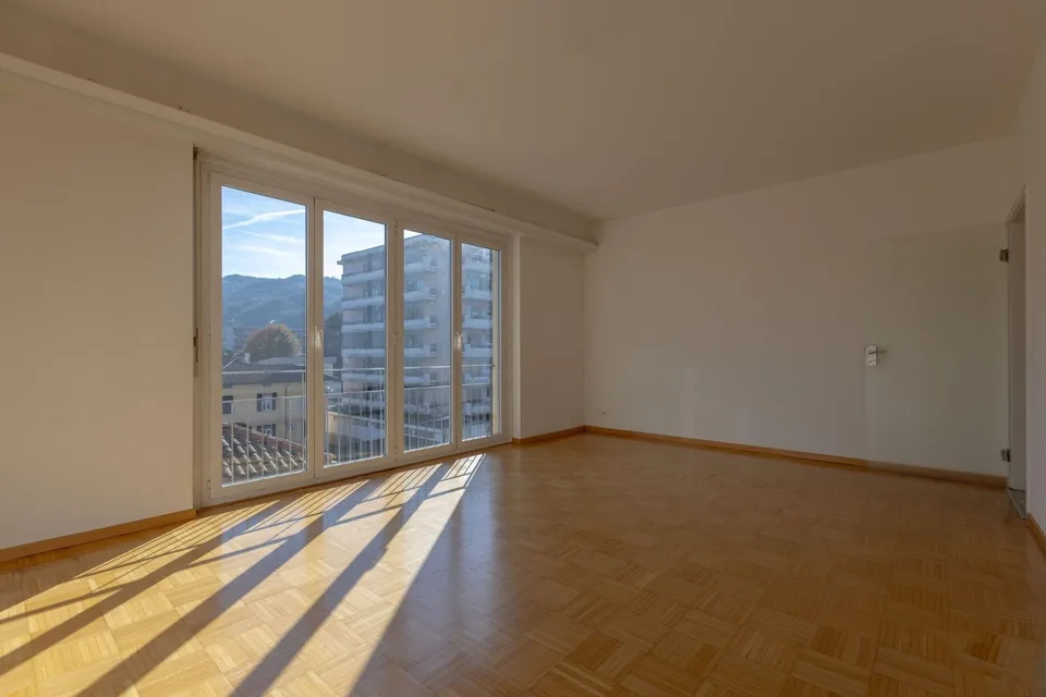 LUMINOSO 3.5 AL PENULTIMO PIANO CON VISTA APERTA A CHIASSO
