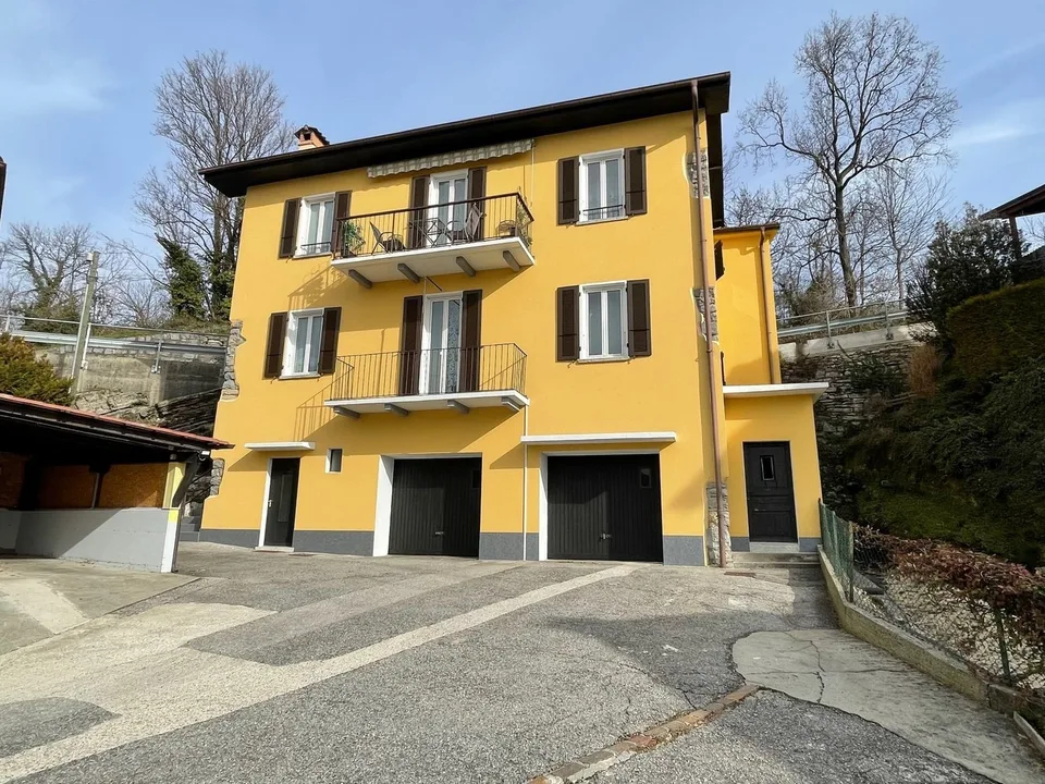 INTERESSANTE CASA 6.5 LOCALI CON GIARDINETTO