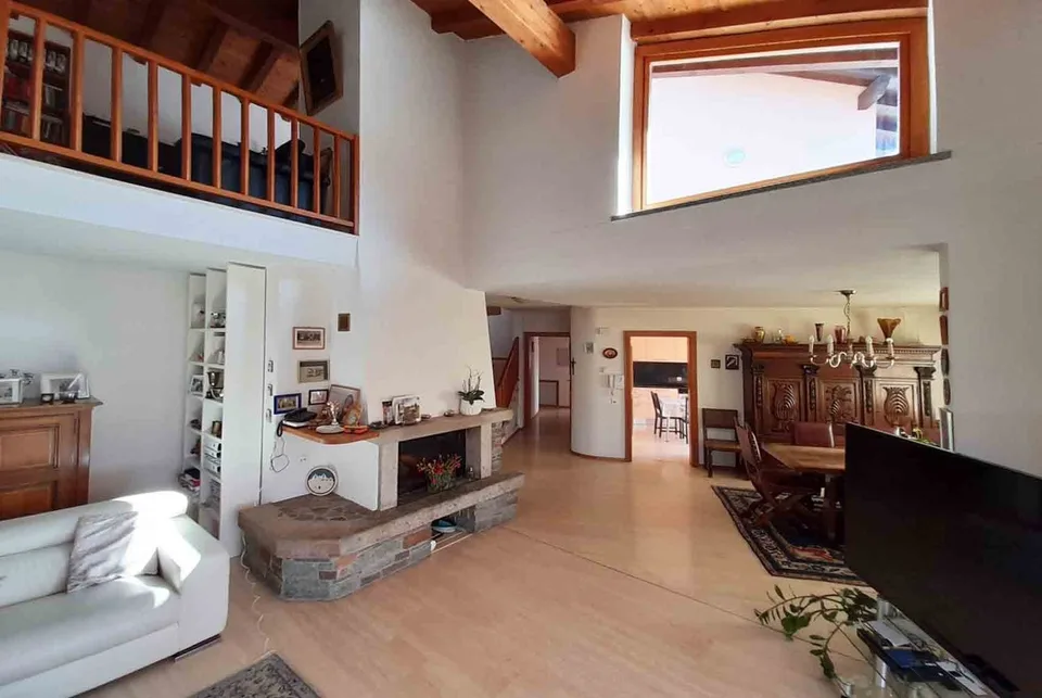 Splendide villa de 6.5 pièces avec grand jardin à Curio