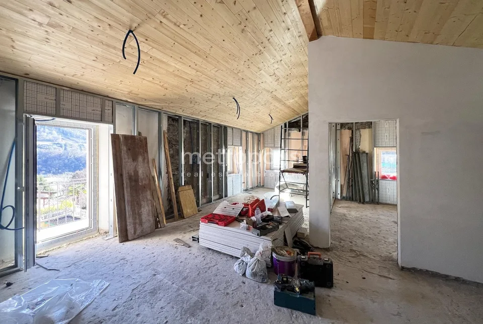 3.5 Charmante Wohnungen im letzten Stock in Arogno renoviert