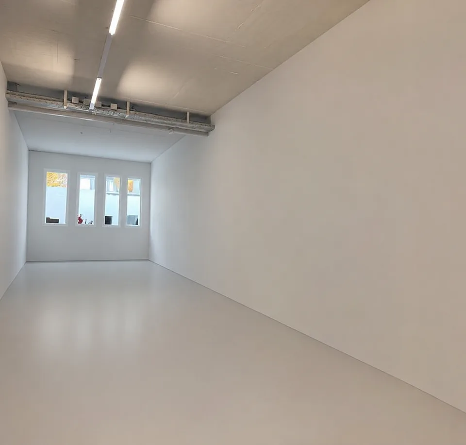 Spazio commerciale attraente al piano terra - Per la produzione e lo stoccaggio con piattaforma sollevatrice