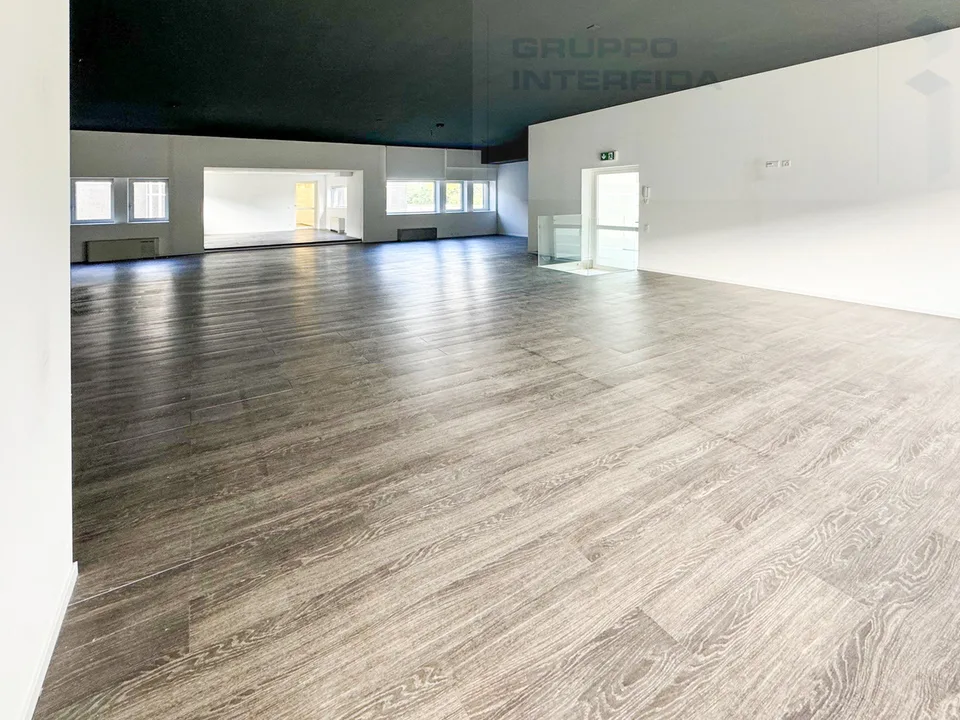 Großer Gewerbefläche Open Space
